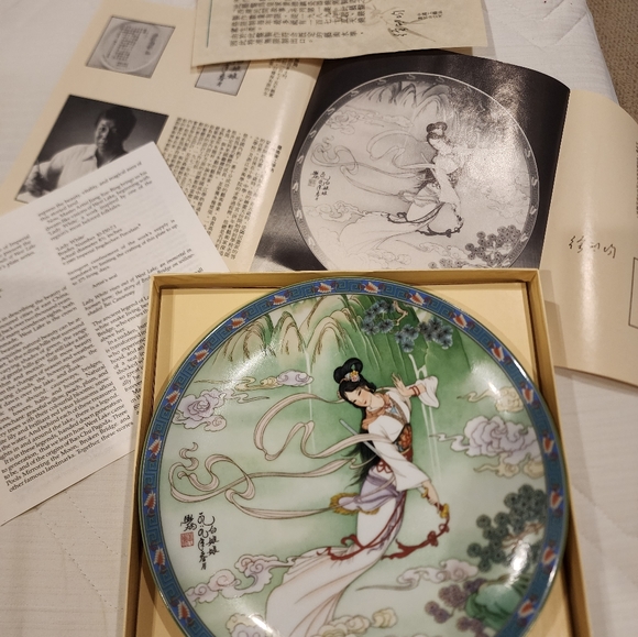 Chinese Imperial Jingdezhen Porcelain plate - Picture 3 of 4